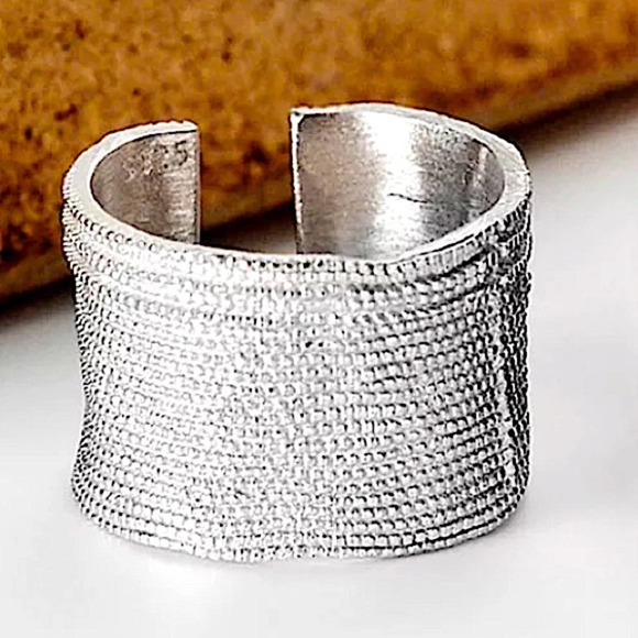 STERLING SILVER PLATED IRREGULAR TEXTURE RING - Picture 3 of 11